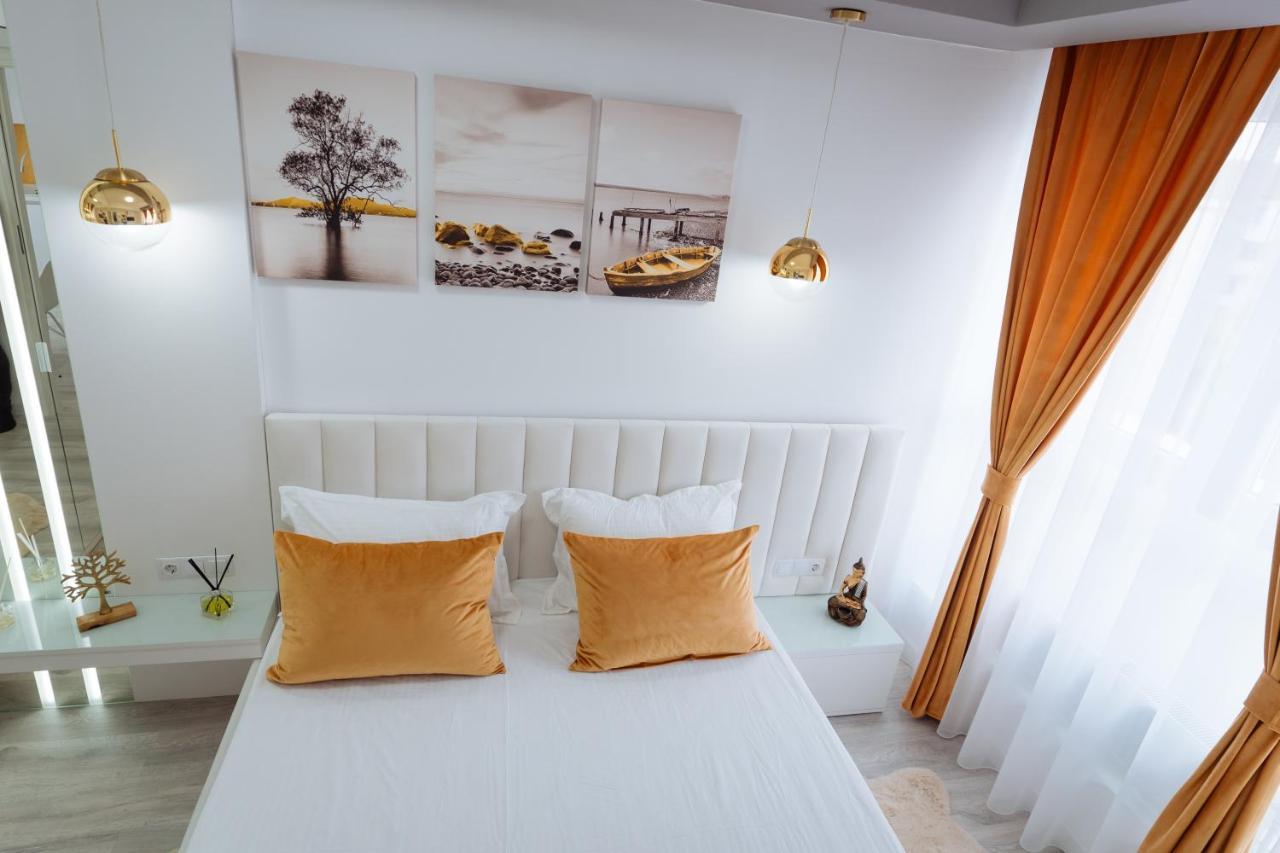 Apartment Goldenlux *
