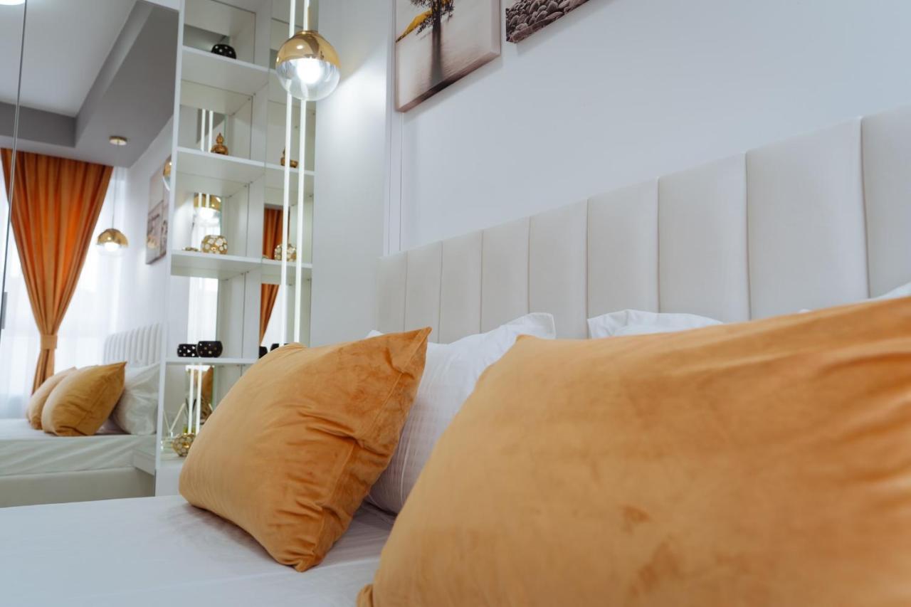 Goldenlux Apartment