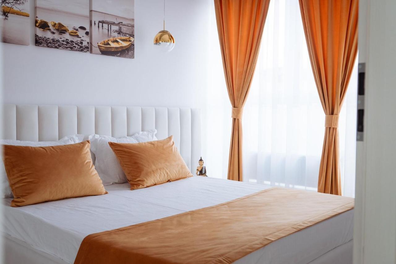 Apartment Goldenlux *