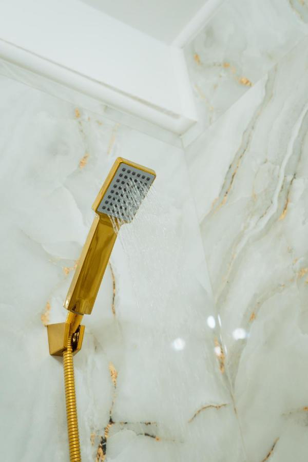 Goldenlux Apartment *